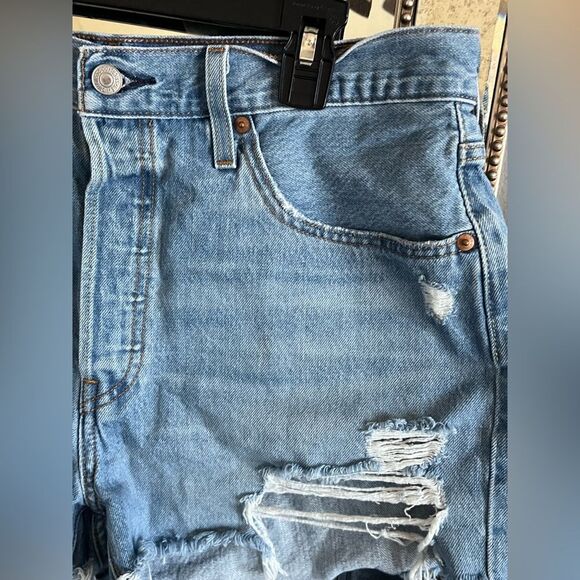 Ladies Levis 501 denim cutoff shorts size 32W - Picture 2 of 8